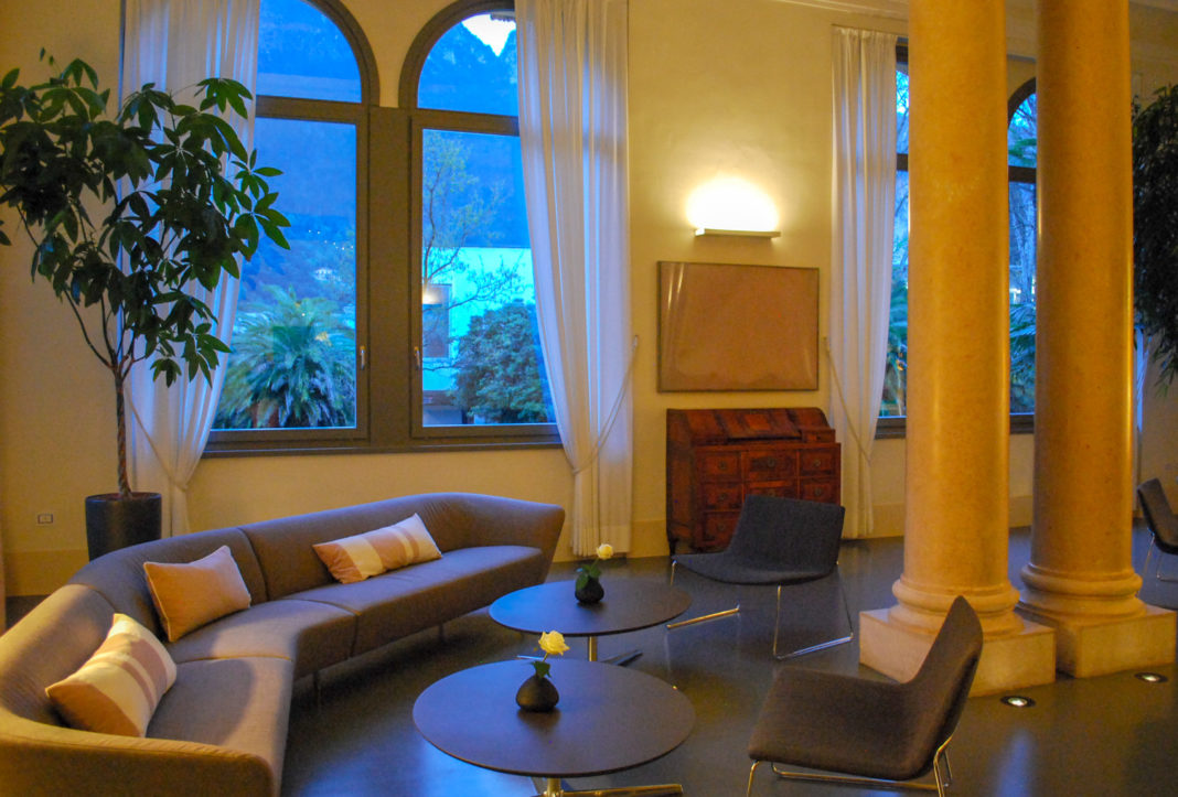 Lido Palace lounge