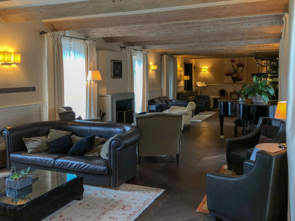 Living room and bar of Villa d'Amelia