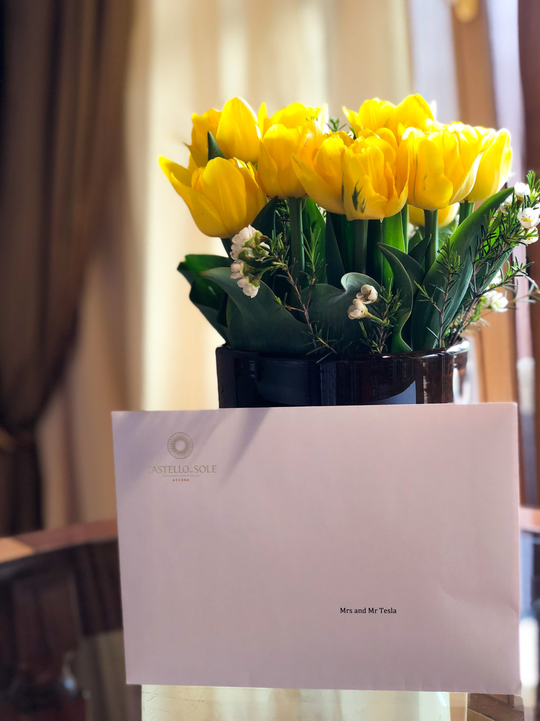 welcome letter and flower bucket