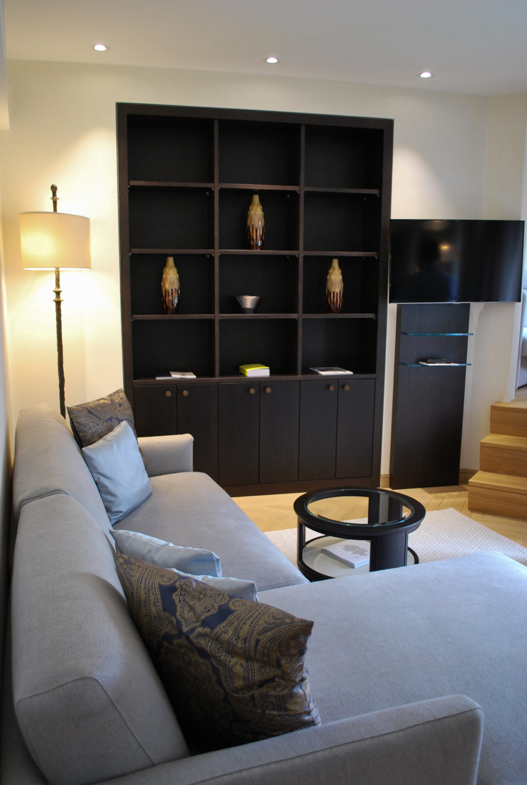 modern-hotel-living-room