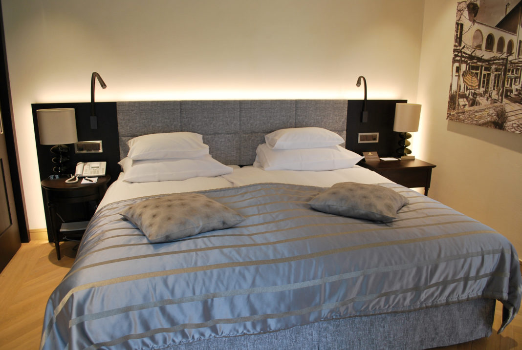 modern-hotel-bedroom